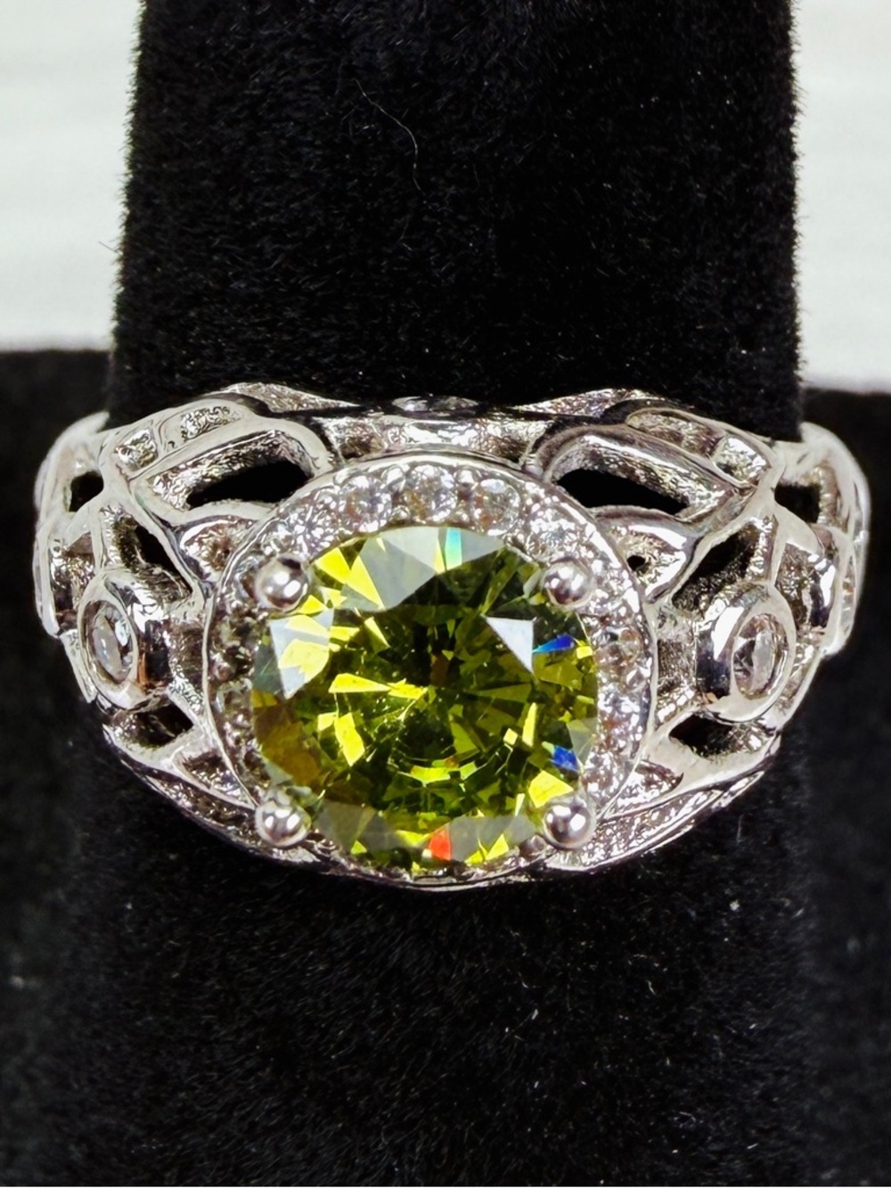 Elegant Silvertone and Green Gemstone sz 4.75 Ring
